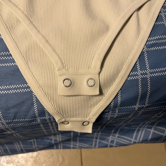 Lululemon pre loved ribbed stretch bodysuit cream color size L - Picture 2 of 6